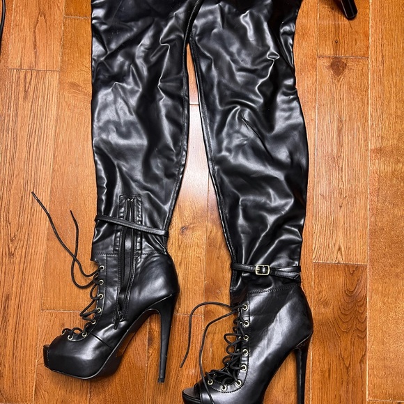 Shoes - Picture 6 of 10